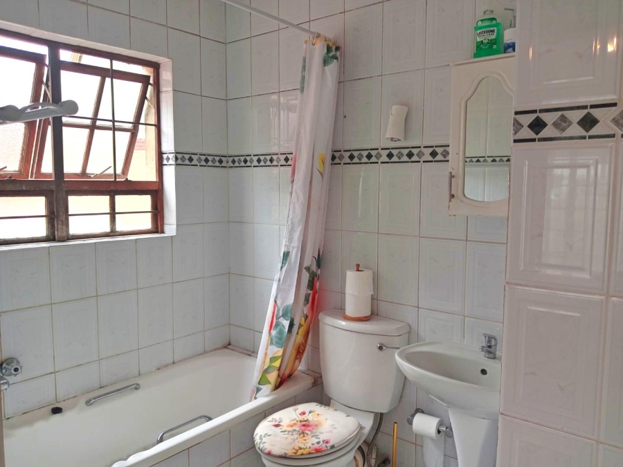 To Let 3 Bedroom Property for Rent in Dowerglen Gauteng