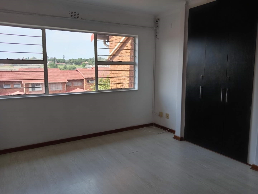 To Let 3 Bedroom Property for Rent in Lyndhurst Gauteng