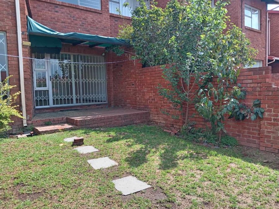 To Let 3 Bedroom Property for Rent in Lyndhurst Gauteng