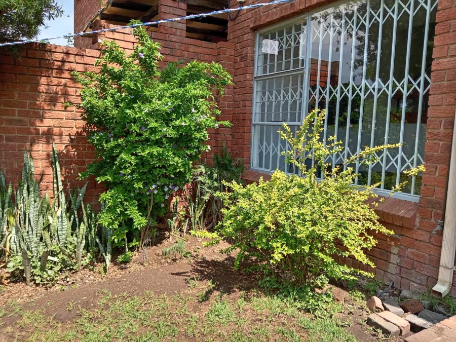 To Let 3 Bedroom Property for Rent in Lyndhurst Gauteng