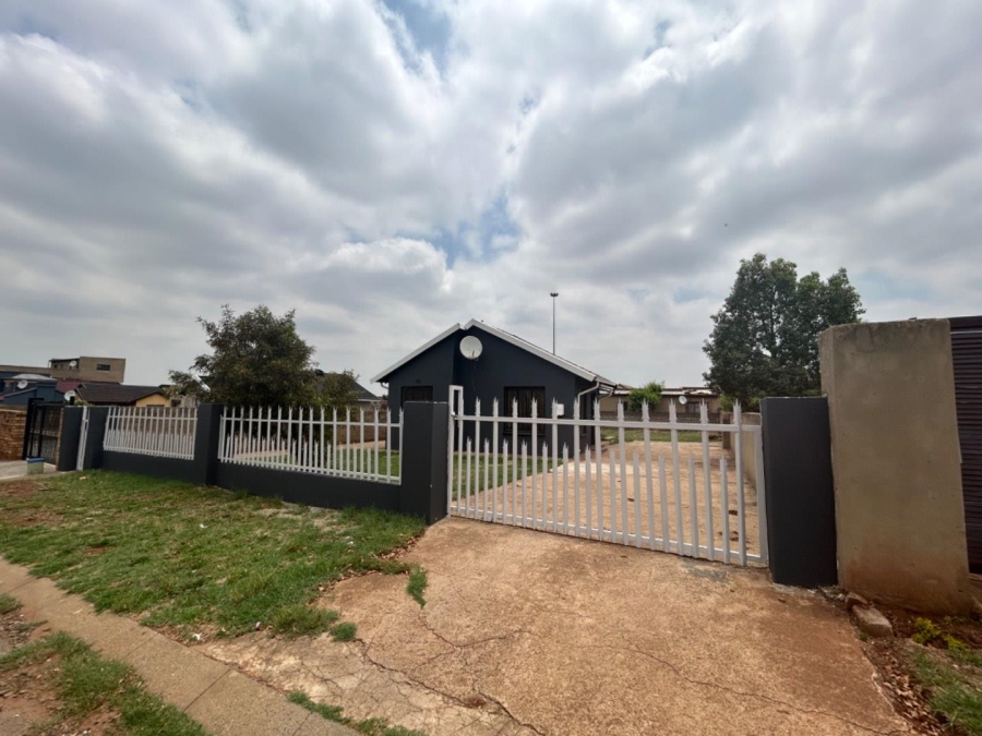 To Let 3 Bedroom Property for Rent in Vosloorus Gauteng