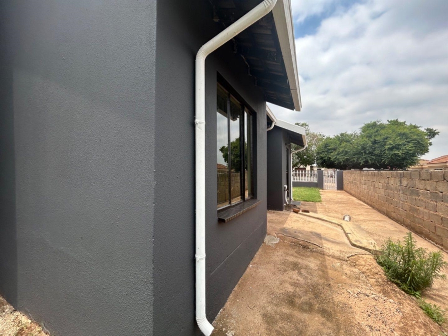 To Let 3 Bedroom Property for Rent in Vosloorus Gauteng