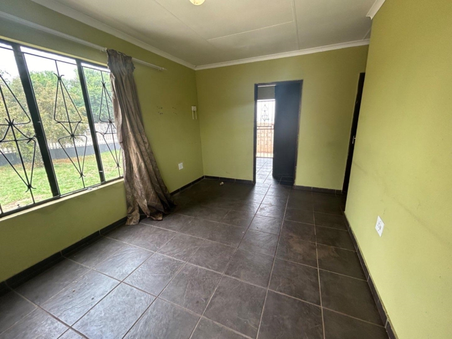 To Let 3 Bedroom Property for Rent in Vosloorus Gauteng