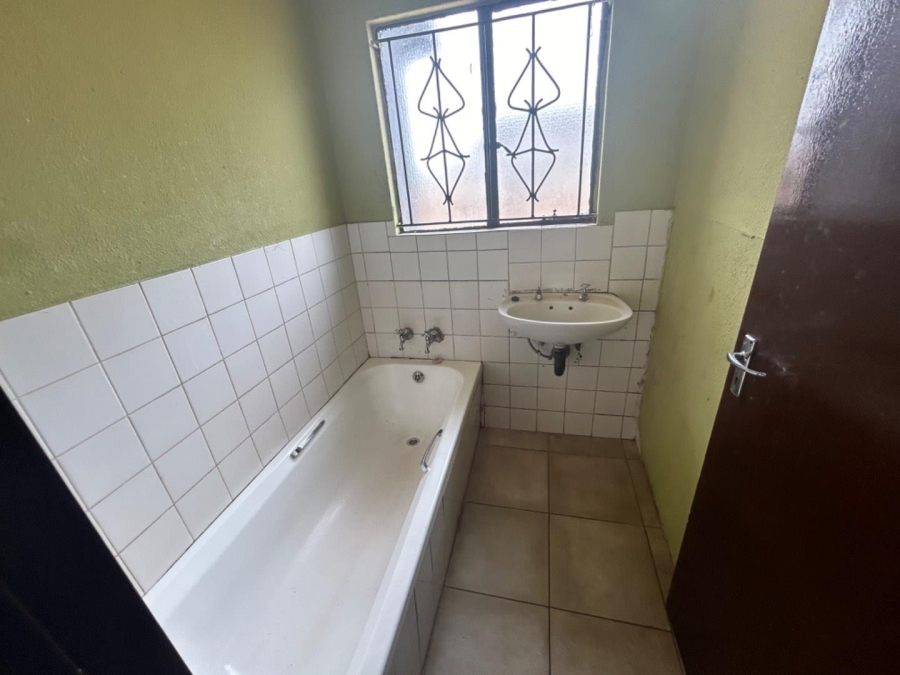 To Let 3 Bedroom Property for Rent in Vosloorus Gauteng