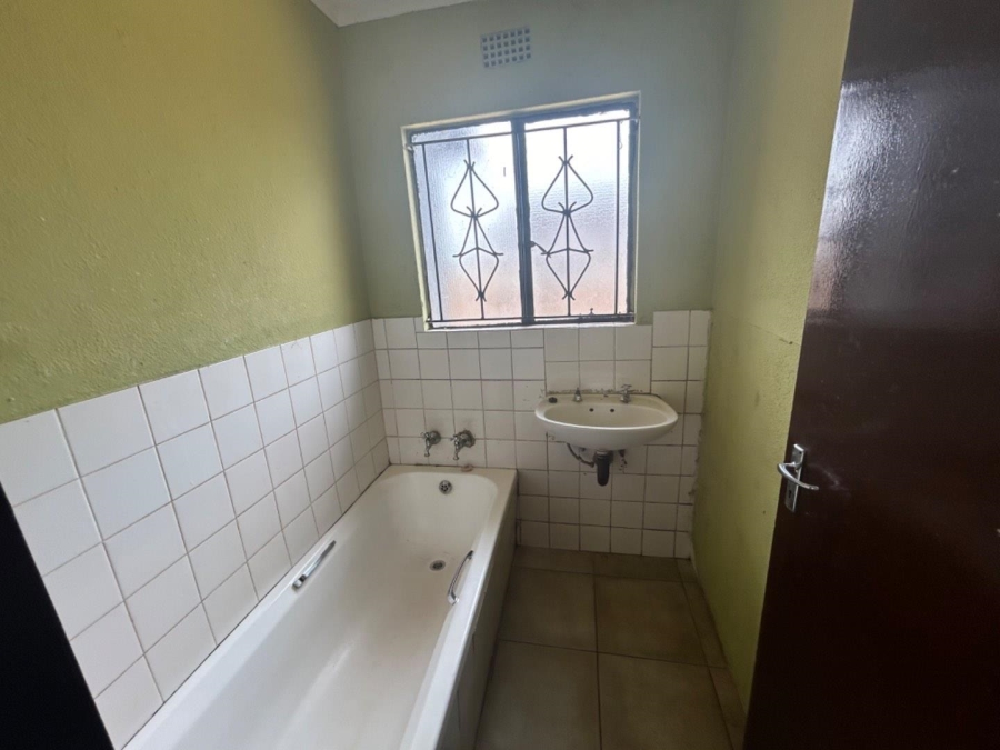 To Let 3 Bedroom Property for Rent in Vosloorus Gauteng