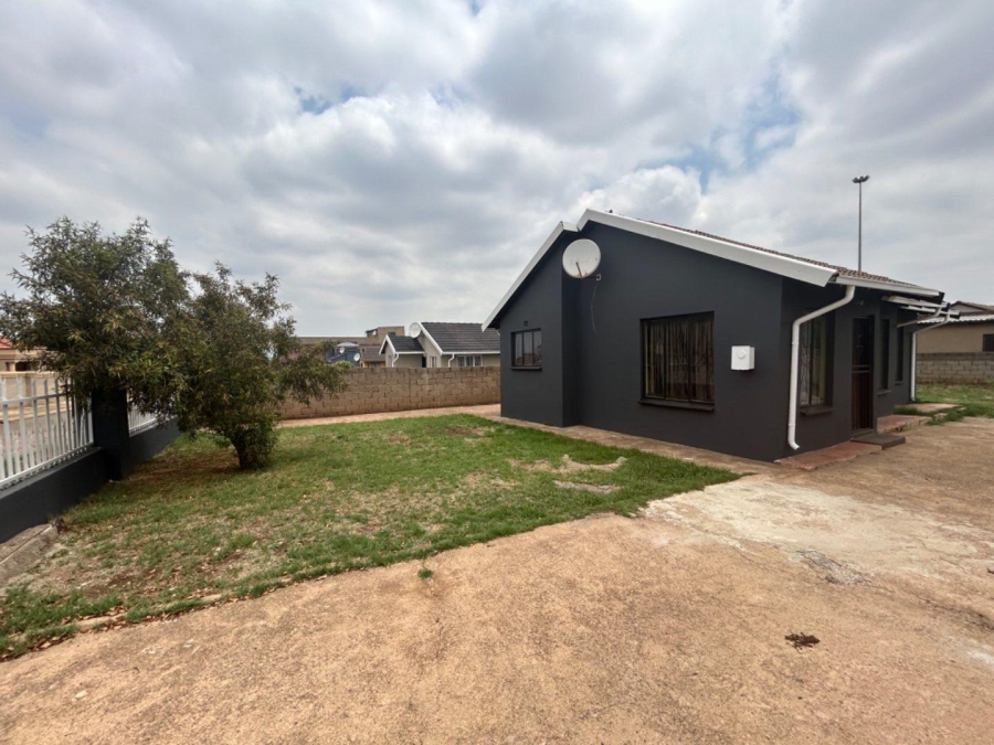 To Let 3 Bedroom Property for Rent in Vosloorus Gauteng