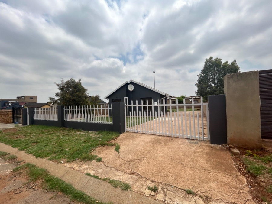 To Let 3 Bedroom Property for Rent in Vosloorus Gauteng