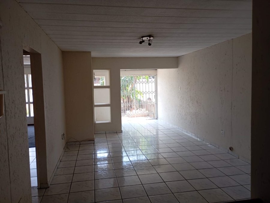 3 Bedroom Property for Sale in Oakdene Gauteng