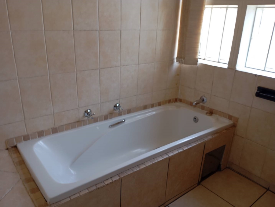 3 Bedroom Property for Sale in Oakdene Gauteng