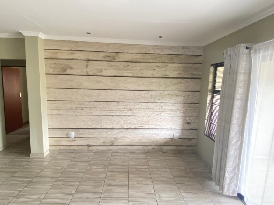 To Let 2 Bedroom Property for Rent in Noordwyk Gauteng