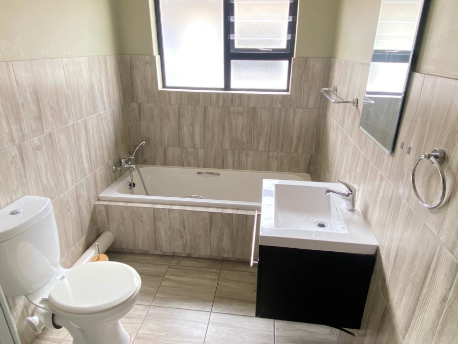 To Let 2 Bedroom Property for Rent in Noordwyk Gauteng