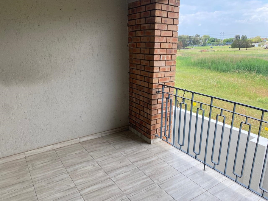 To Let 2 Bedroom Property for Rent in Noordwyk Gauteng