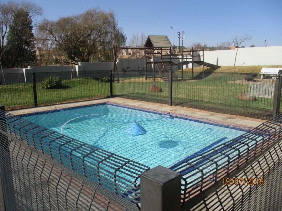 To Let 2 Bedroom Property for Rent in Noordwyk Gauteng