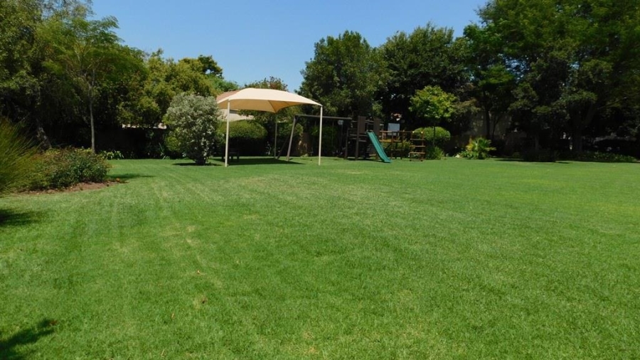 To Let 3 Bedroom Property for Rent in Douglasdale Gauteng