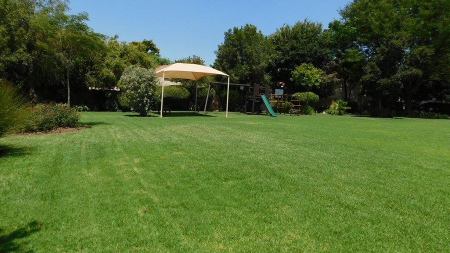 To Let 3 Bedroom Property for Rent in Douglasdale Gauteng