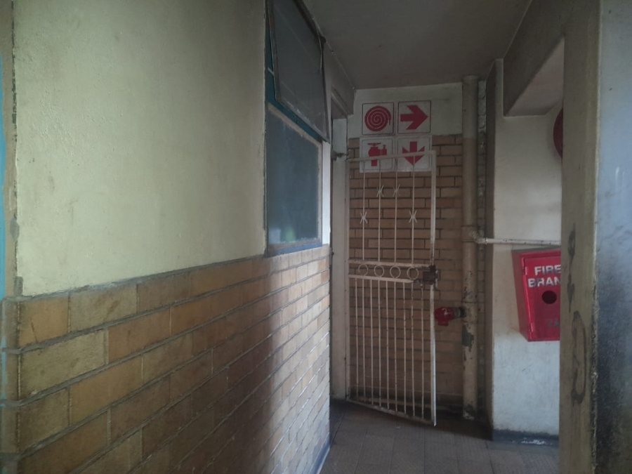 1 Bedroom Property for Sale in Hillbrow Gauteng