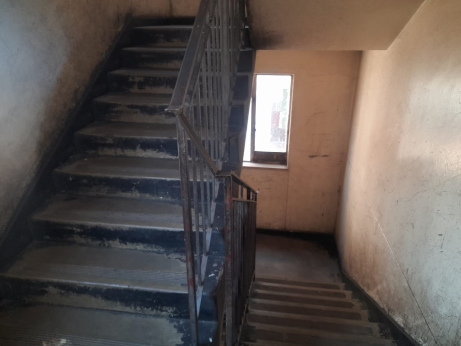 1 Bedroom Property for Sale in Hillbrow Gauteng