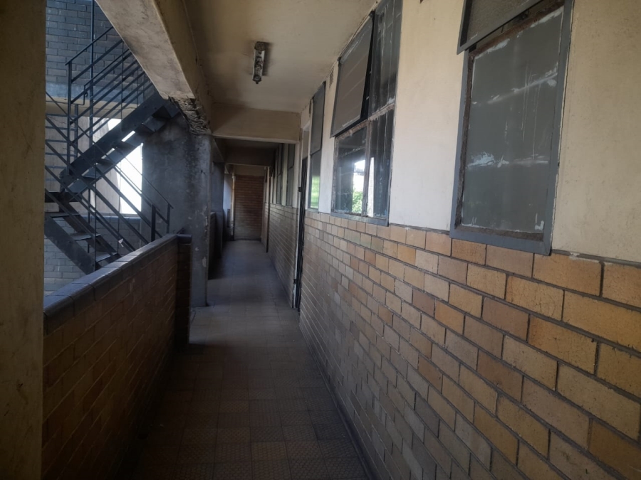 1 Bedroom Property for Sale in Hillbrow Gauteng