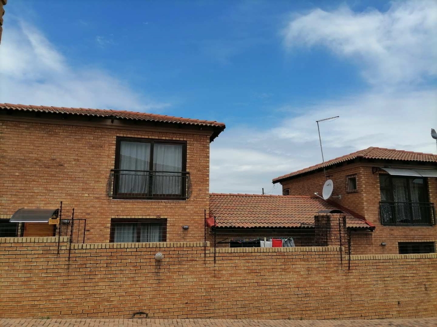 To Let 3 Bedroom Property for Rent in Dalpark Gauteng