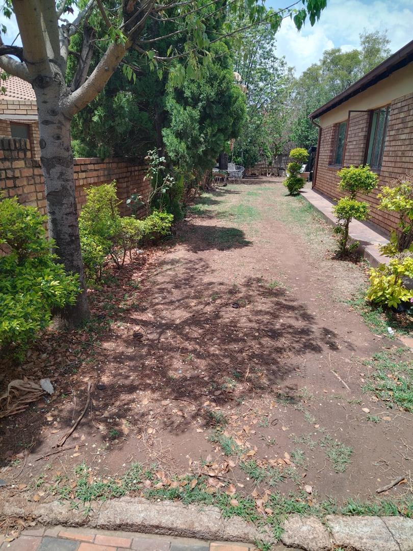 To Let 3 Bedroom Property for Rent in Lindo Park Gauteng