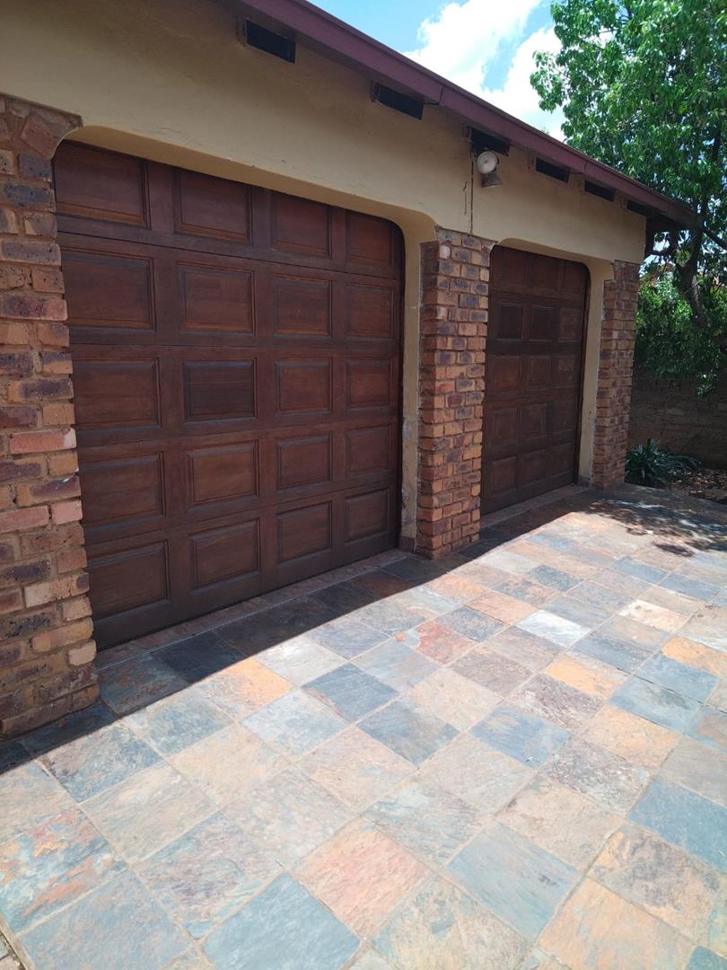 To Let 3 Bedroom Property for Rent in Lindo Park Gauteng