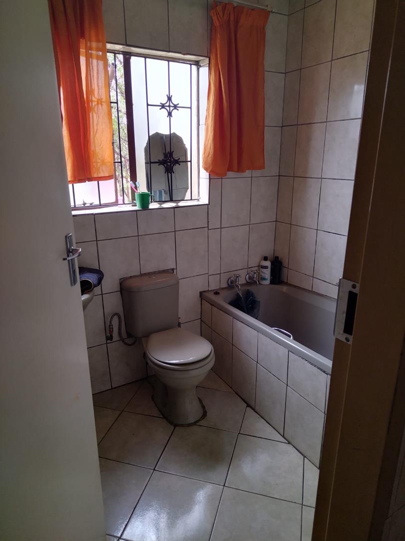 To Let 3 Bedroom Property for Rent in Lindo Park Gauteng