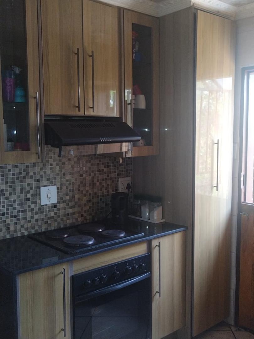 To Let 3 Bedroom Property for Rent in Lindo Park Gauteng