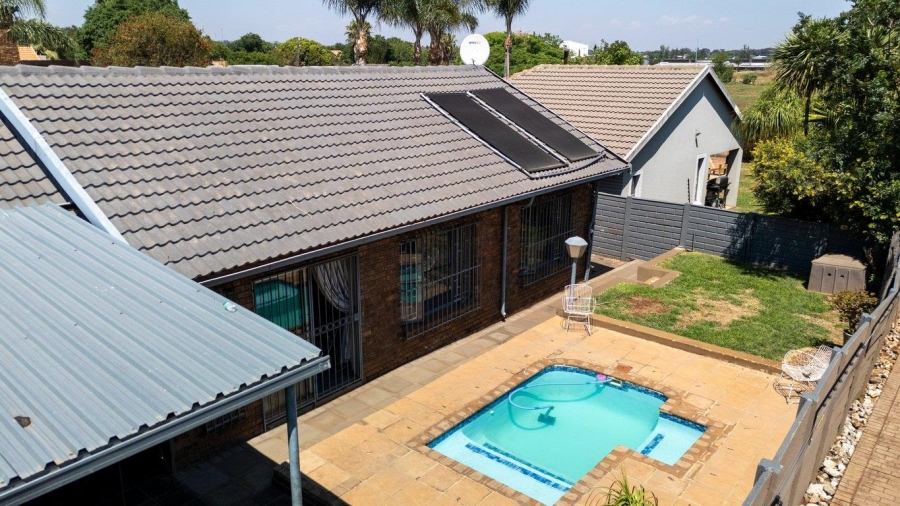 3 Bedroom Property for Sale in Zwartkop Gauteng