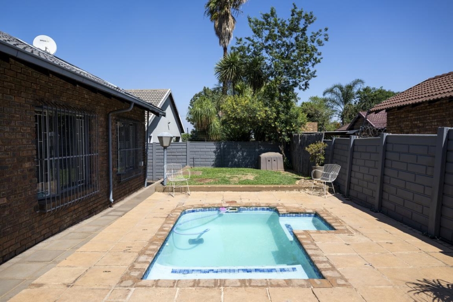 3 Bedroom Property for Sale in Zwartkop Gauteng