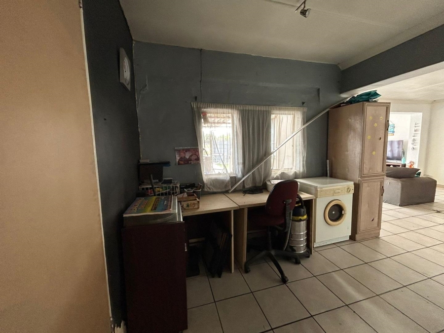 4 Bedroom Property for Sale in General Albertspark Gauteng