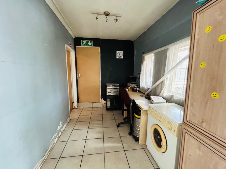 4 Bedroom Property for Sale in General Albertspark Gauteng