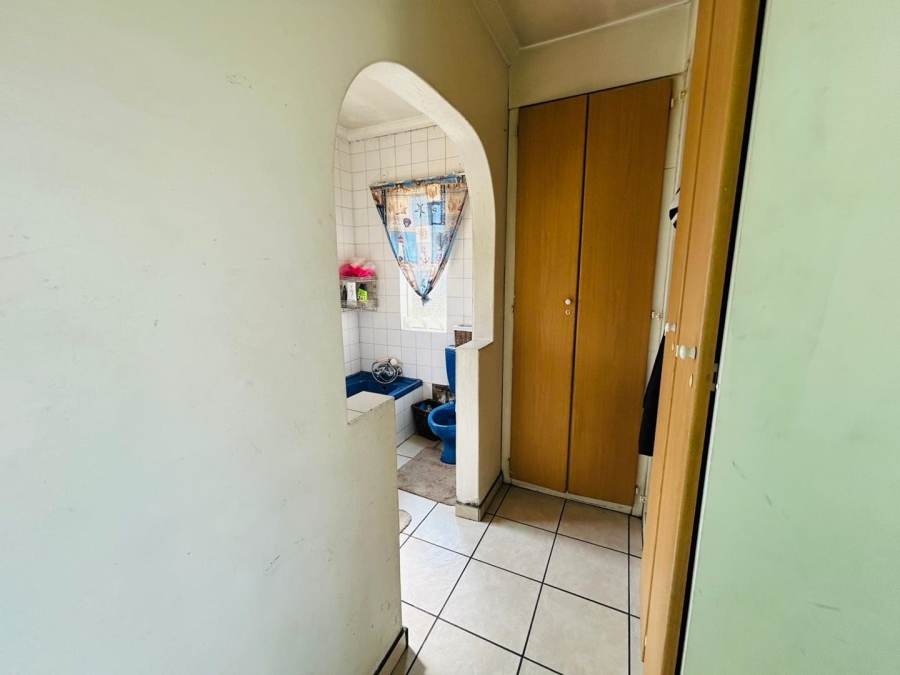 4 Bedroom Property for Sale in General Albertspark Gauteng