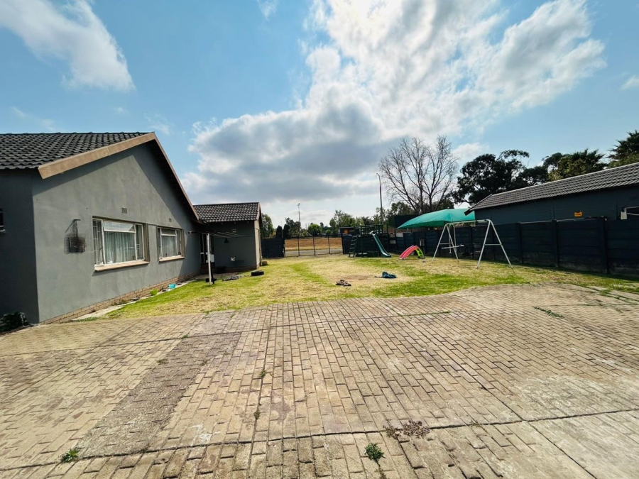 4 Bedroom Property for Sale in General Albertspark Gauteng