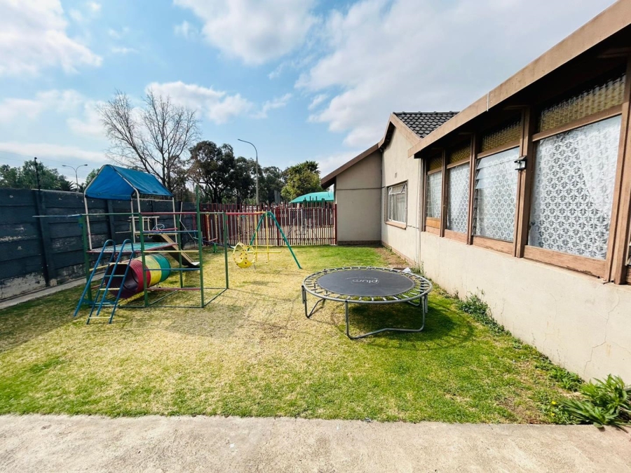 4 Bedroom Property for Sale in General Albertspark Gauteng