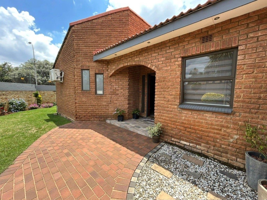 3 Bedroom Property for Sale in Lakefield Gauteng