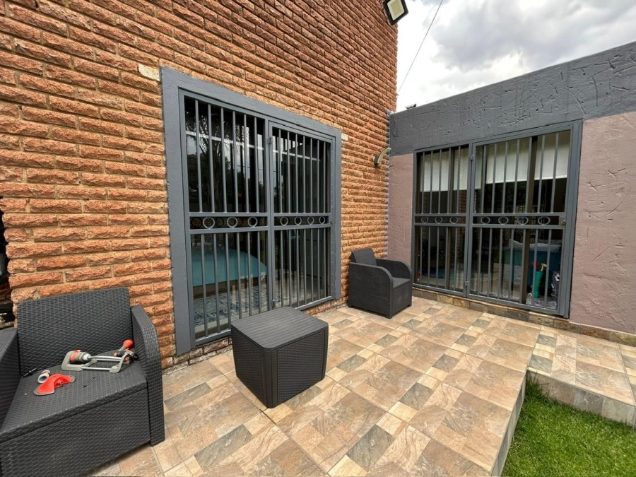 3 Bedroom Property for Sale in Lakefield Gauteng