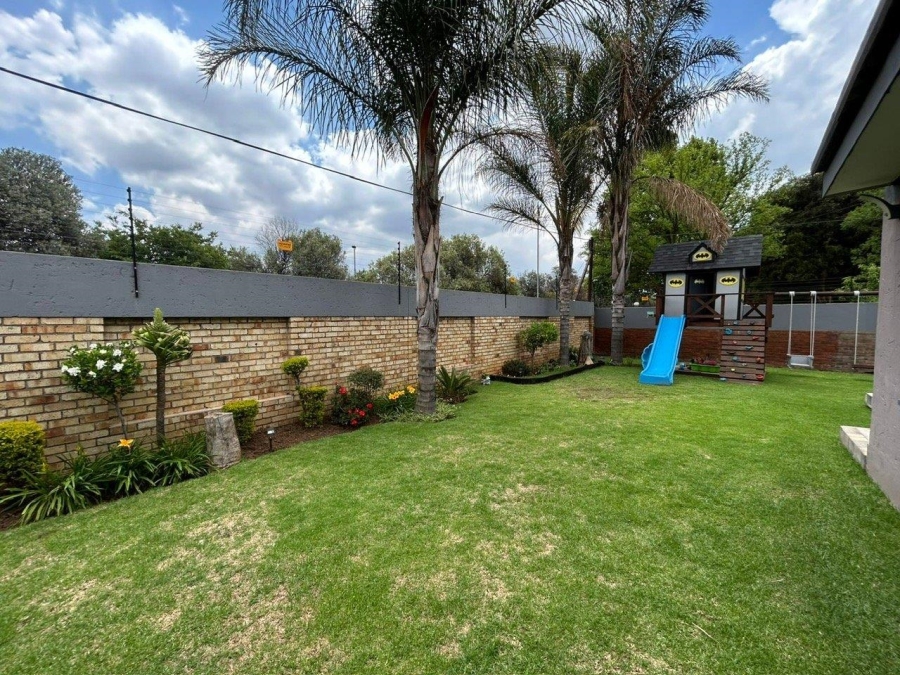 3 Bedroom Property for Sale in Lakefield Gauteng