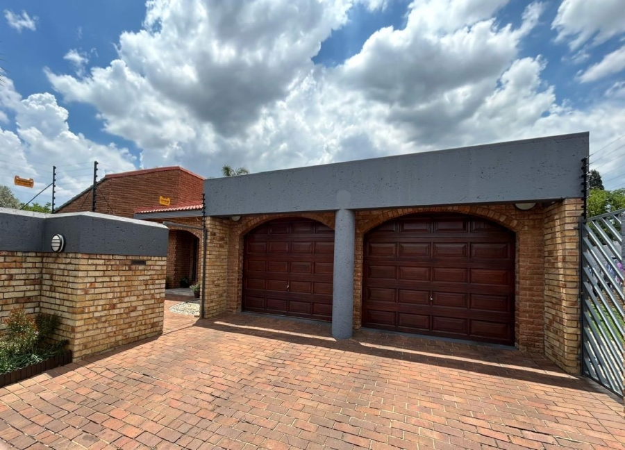 3 Bedroom Property for Sale in Lakefield Gauteng