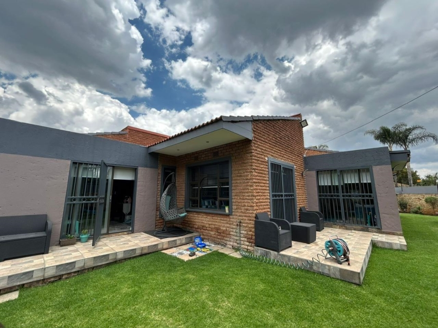 3 Bedroom Property for Sale in Lakefield Gauteng