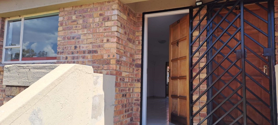 2 Bedroom Property for Sale in Liefde en Vrede Gauteng