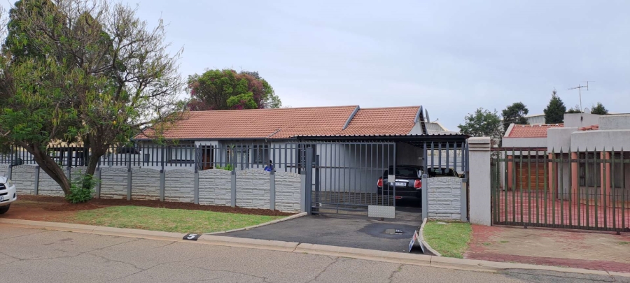 3 Bedroom Property for Sale in Mayberry Park Gauteng