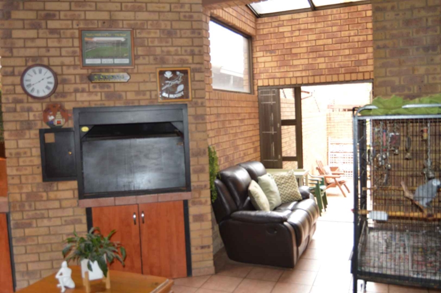 3 Bedroom Property for Sale in New Redruth Gauteng