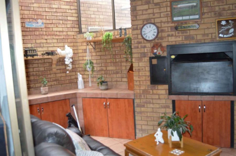 3 Bedroom Property for Sale in New Redruth Gauteng