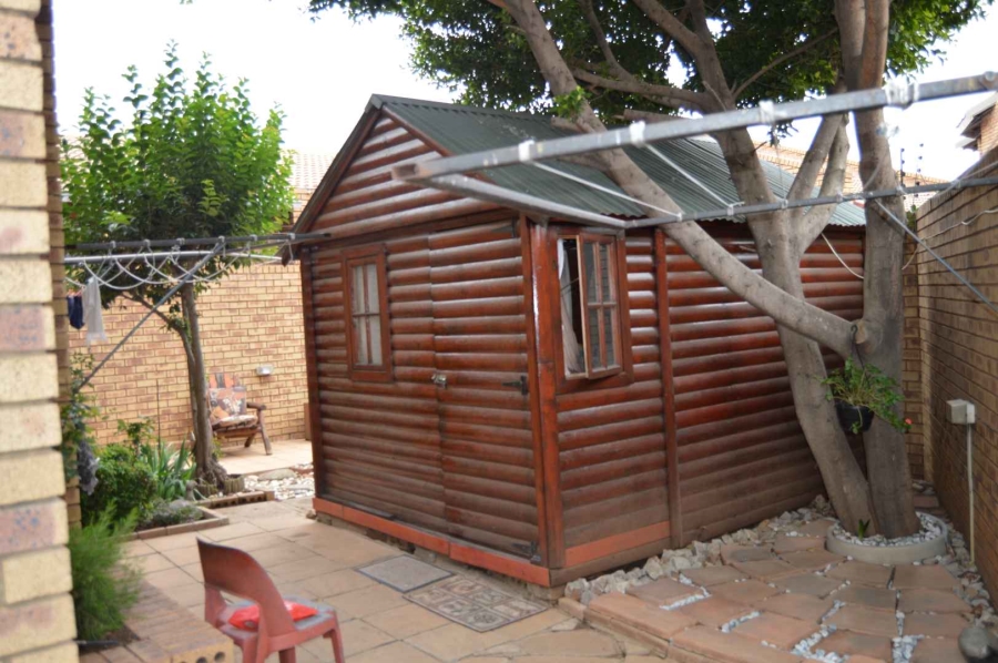 3 Bedroom Property for Sale in New Redruth Gauteng