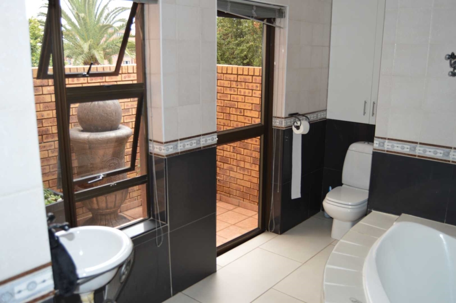 3 Bedroom Property for Sale in New Redruth Gauteng