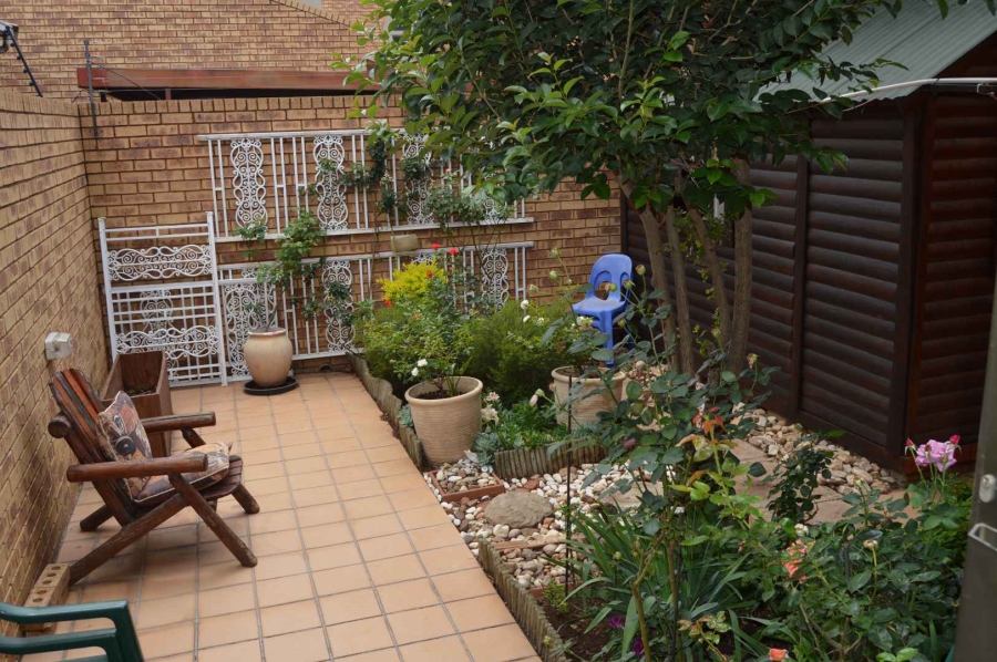 3 Bedroom Property for Sale in New Redruth Gauteng