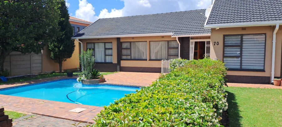 3 Bedroom Property for Sale in Glenanda Gauteng