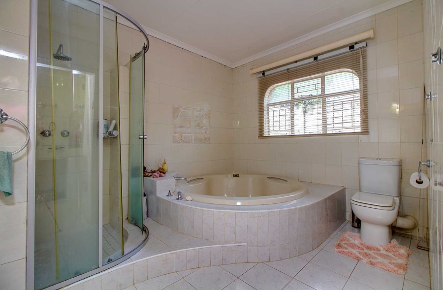 4 Bedroom Property for Sale in Strubensvallei Gauteng