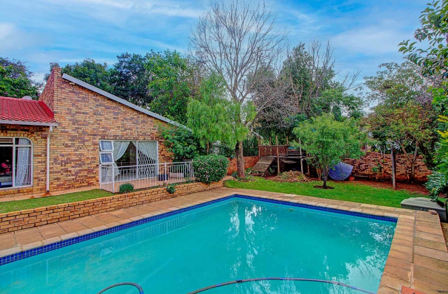 4 Bedroom Property for Sale in Strubensvallei Gauteng