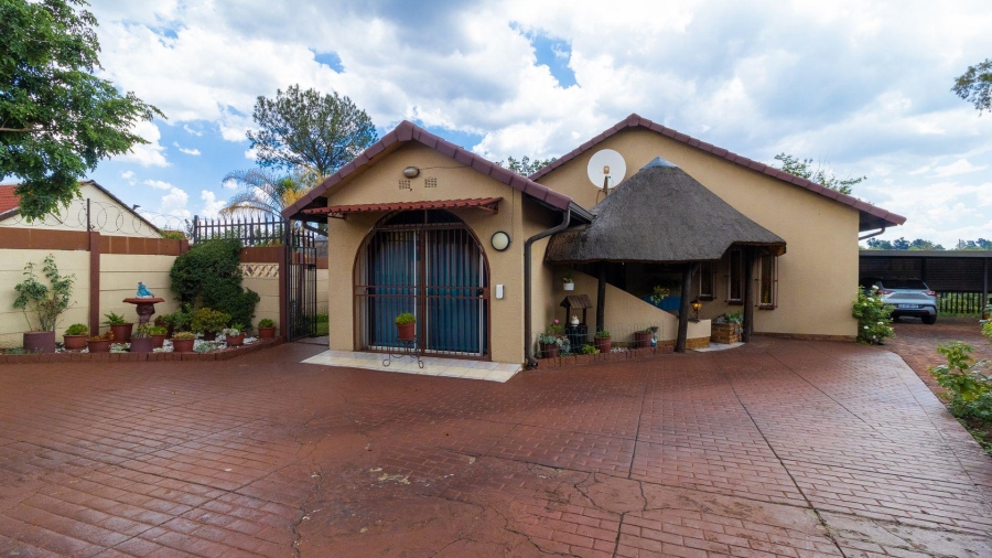 4 Bedroom Property for Sale in Brackenhurst Gauteng